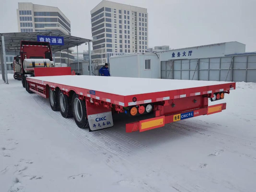 天恒基汽車城 低平板半掛車13.75米平板，現車充足，歡迎選購