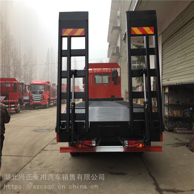 忻州地區(qū)東風(fēng)單橋挖機(jī)平板運(yùn)輸車報(bào)價(jià)指南與選購(gòu)建議